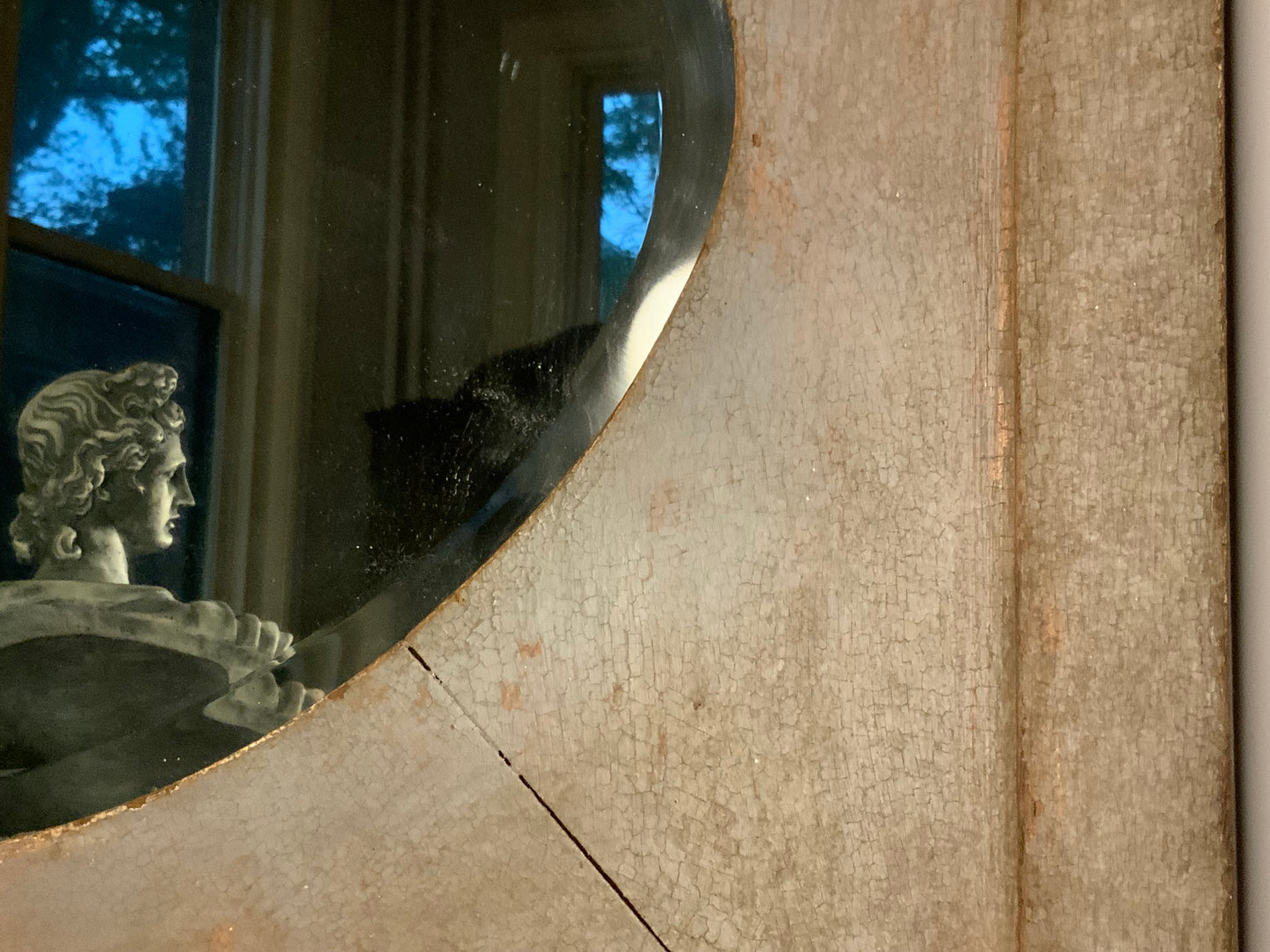Gustavian Grey oval mirror in Patina Toscana with golden decorative molding