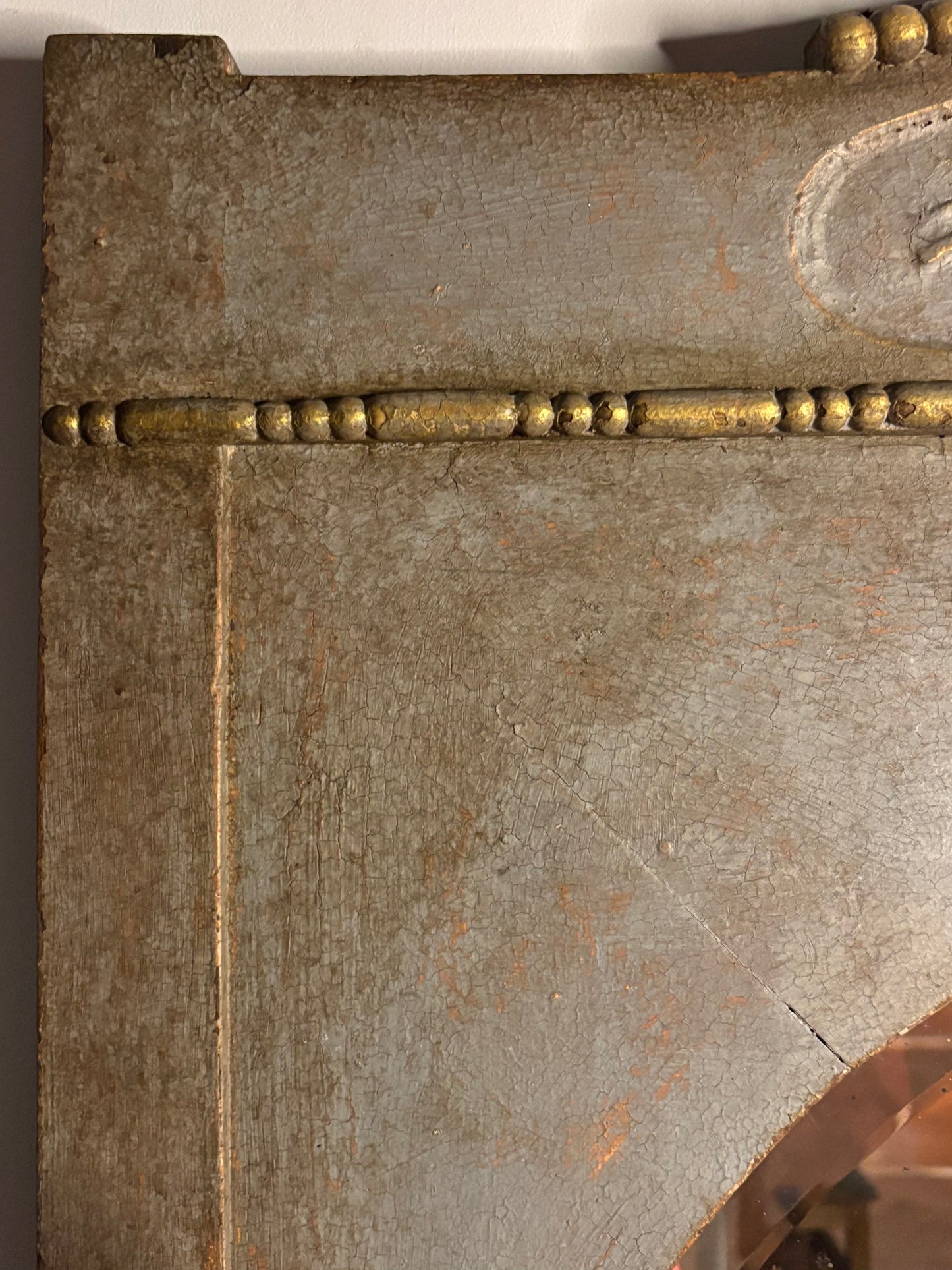 Gustavian Grey oval mirror in Patina Toscana with golden decorative molding