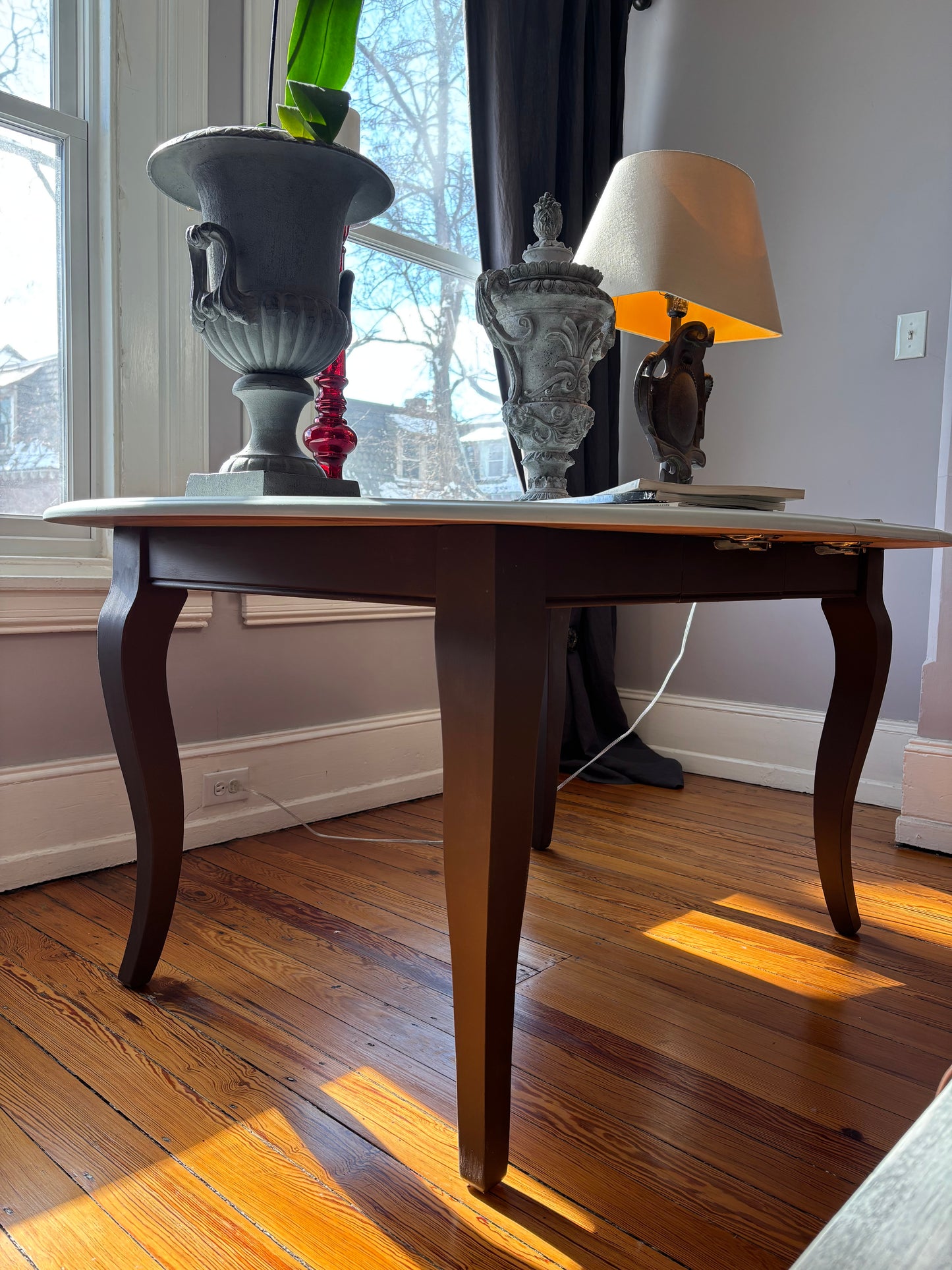 Round extensible  Dinner Table for six, light blue satin top and pecan curvy legs