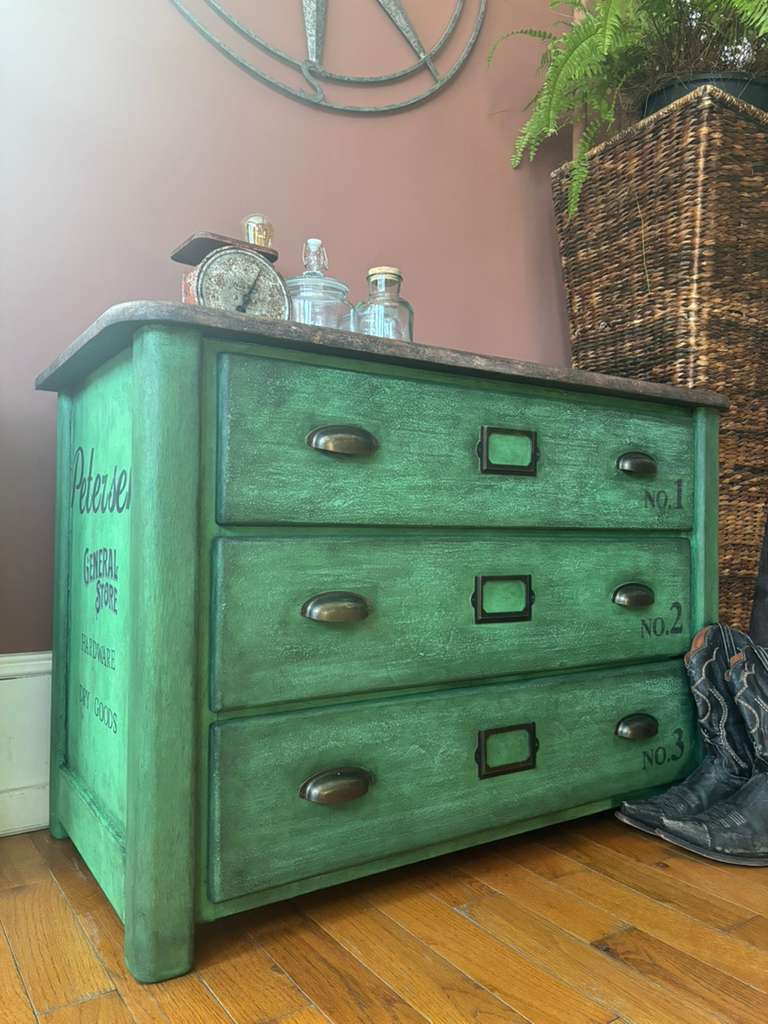 Solid pine chest of drawers - Industrial Look, stenciled typography, worn out effect top