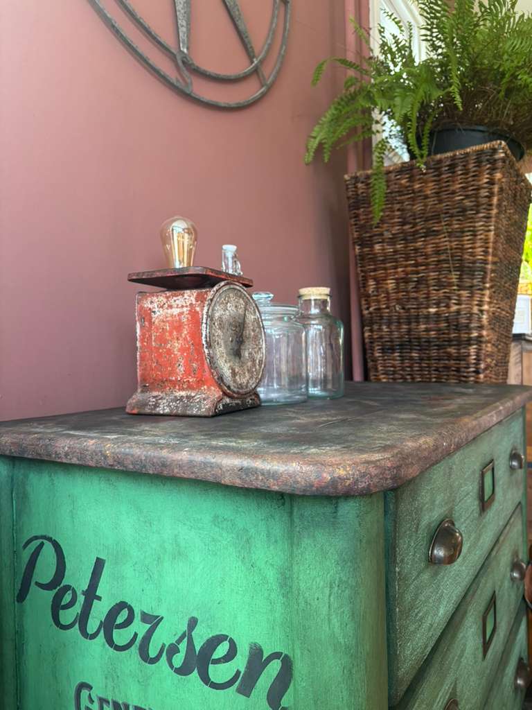 Solid pine chest of drawers - Industrial Look, stenciled typography, worn out effect top