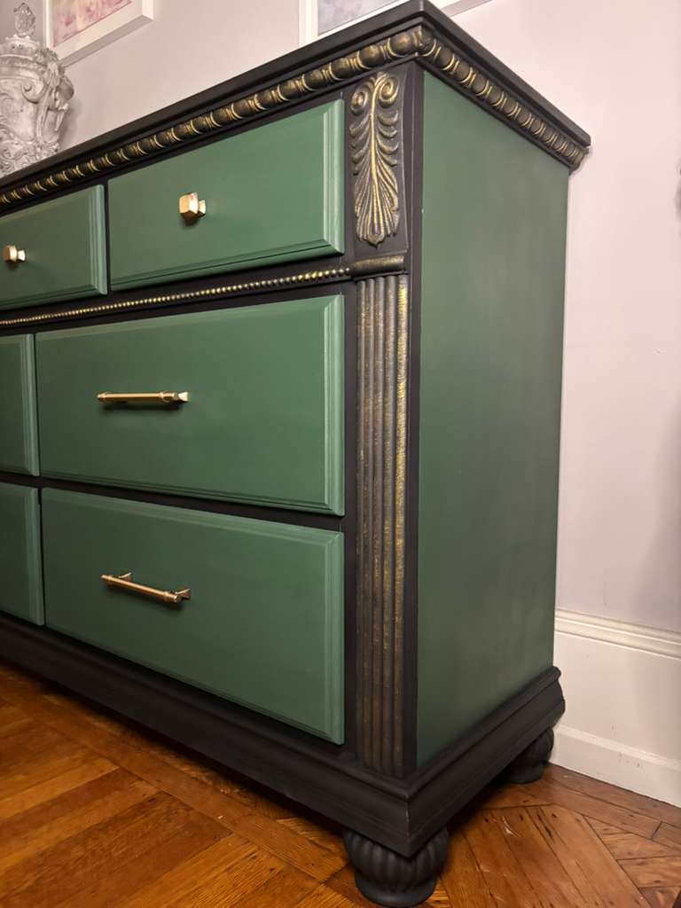 Solid Mahogany 7 Drawers Chest finished in emerald green and black with touches of gold.